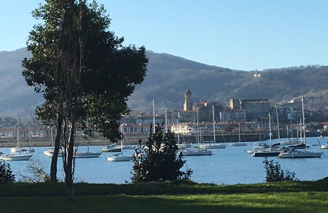 Appartement Baie Txingudi Baigné de Lumière Avec Terrasse et Jardin Clôturé