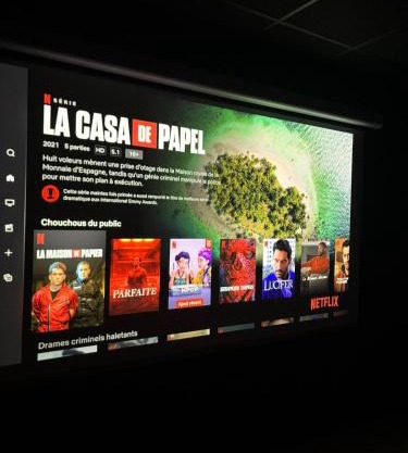 Appartement centre ville Laval avec cinéma
