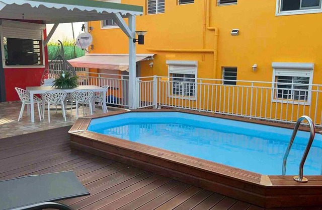 Appartement charmant à Les Abymes avec piscine privée, 60m²