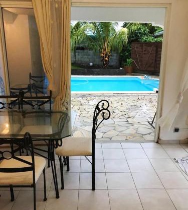 Appartement confort à Sainte-Rose avec piscine partagée