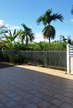 Appartement confortable avec terrasse à Petit-Canal - 50 m²