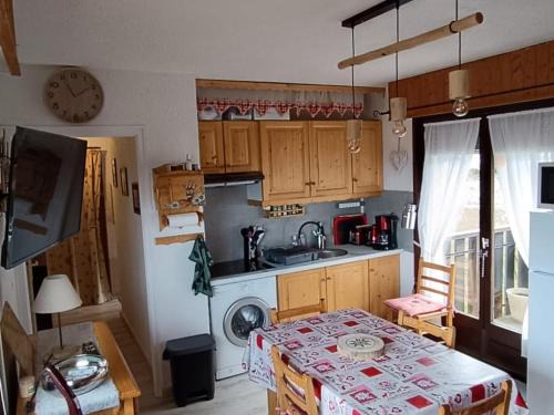 Appartement cosy proche pistes ski avec garage - FR-1-498-112