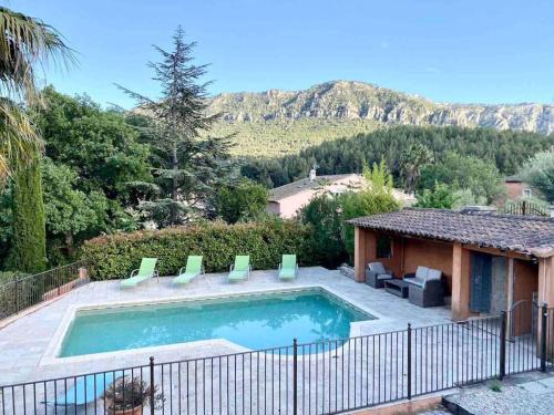 Appartement dans un coin de paradis avec piscine
