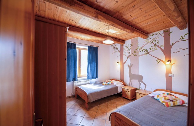 appartement dans une ferme avec animaux et piscine