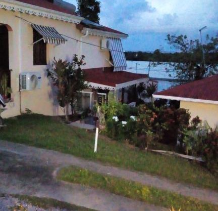 Appartement ensoleillé à Goyave, 50 m², vue mer et balcon