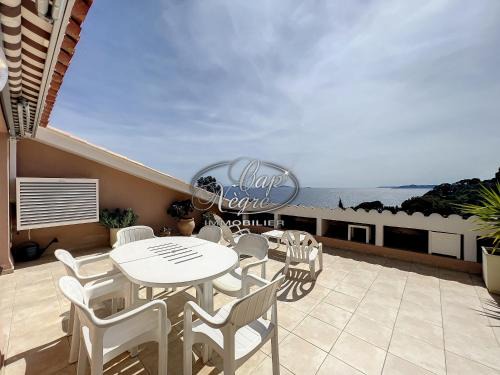 Appartement avec terrasse et vue mer proche de la plage du Rayol
