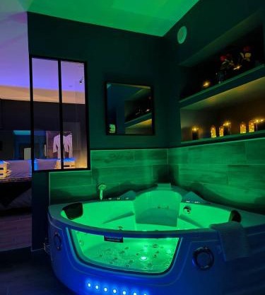 Appartement Love Room avec Jacuzzi Privatif