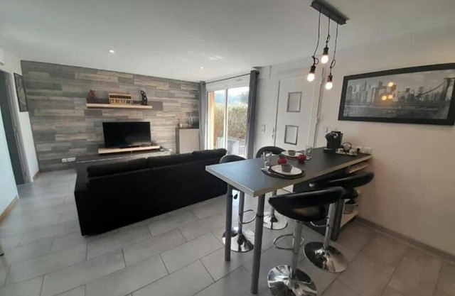 Appartement spacieux &très calme. Spacious & very quiet apartment.