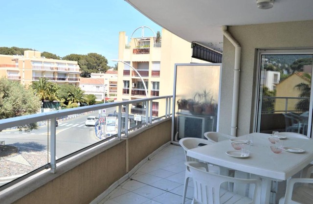 Appartement T2 avec Terrasse et Garage en Plein Centre, 4 Couchages - Cavalaire-sur-Mer - FR-1-226B-105