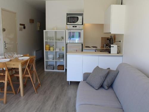 Appartement T2 avec terrasse, parking privé, proche plage et commerces - FR-1-229C-9