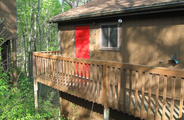 Apple Valley Comfy “Treehouse" 2-Bedroom Condo inside Lake Cumberland State Park