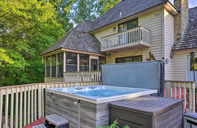 Apple Valley Guest Suite: Forest Views & Pool