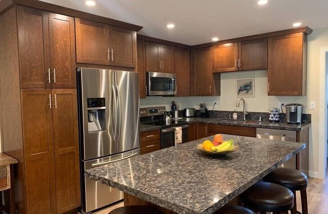 Apt 12: Stunning 2-bed 2-bath Apt Steps to Beach