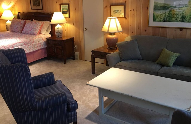 Apt 2 Studio apartment in downtown Stonington