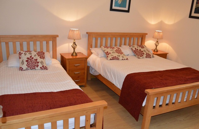 Apt sleeps 5 within walking distance to city, park 10 min walk and zoo 15 min