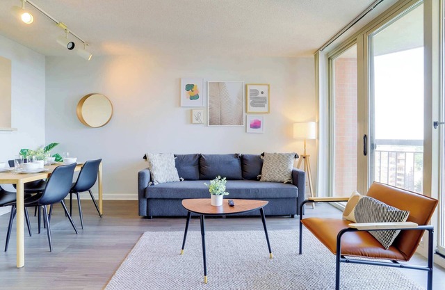 Apt W Balcony, Views & Prime Location