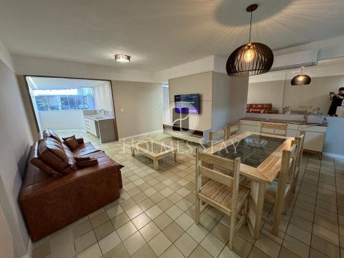 Apto 3 quartos grande a 50m do Mar AH113