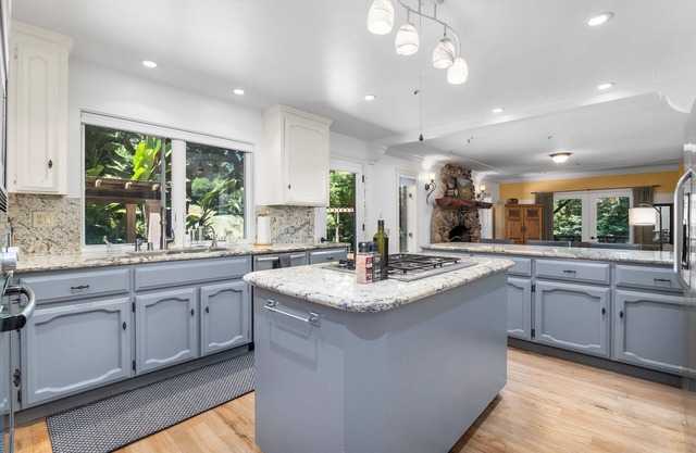 Aptos Oasis with hot tub!