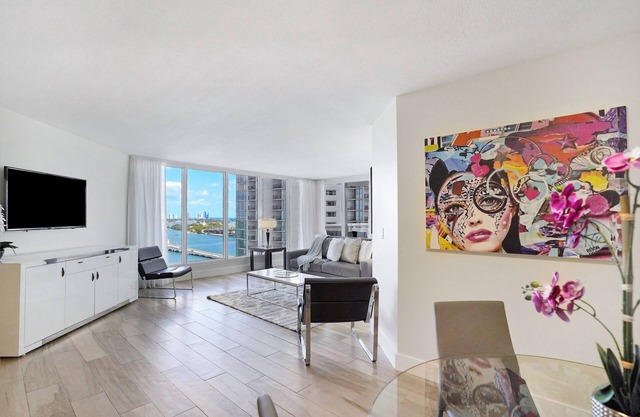 Aqua Marina! Water Views and Miami City Skyline Views - Renovated 2 Bedroom