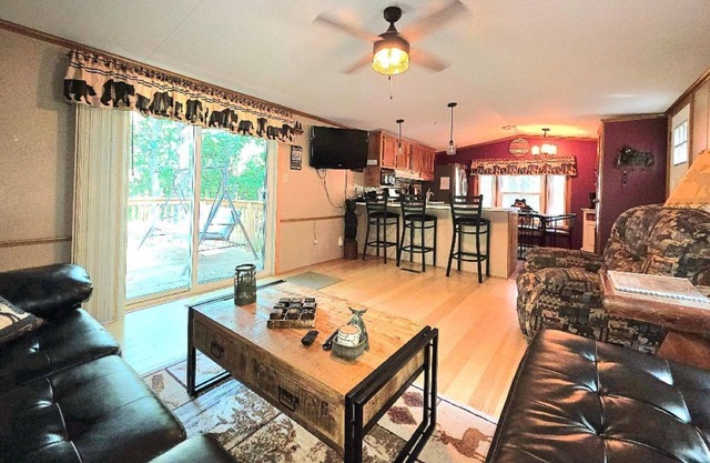 Arbor Lake Getaway 2, just minutes from Wisconsin Dells