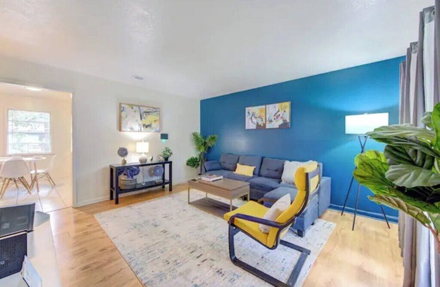 Arcade - 7000 games, King beds by West end