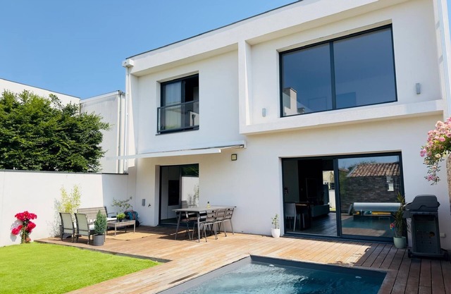 Architect-designed house for 6 people with swimming pool