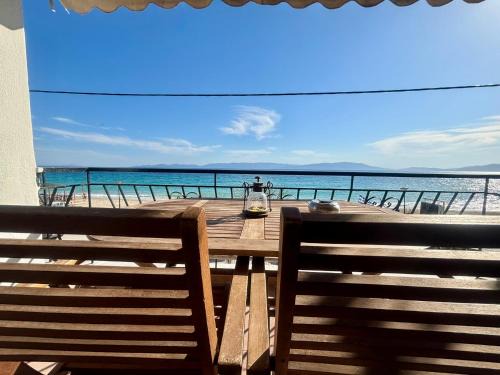 Aris Apartment with Sea View