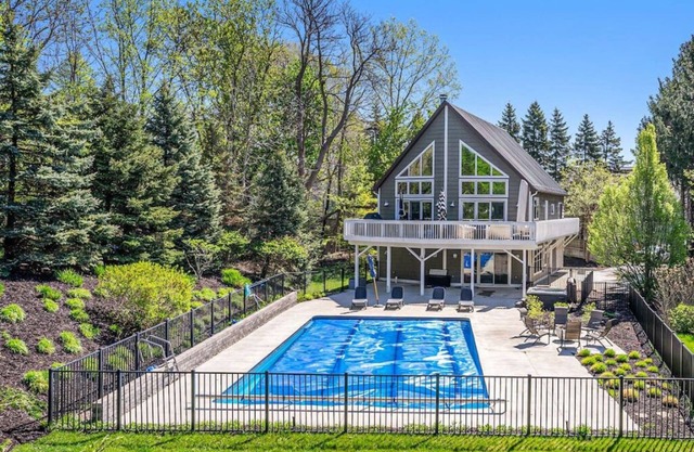 Ark on Park: Private Inground Pool, sleeps 12