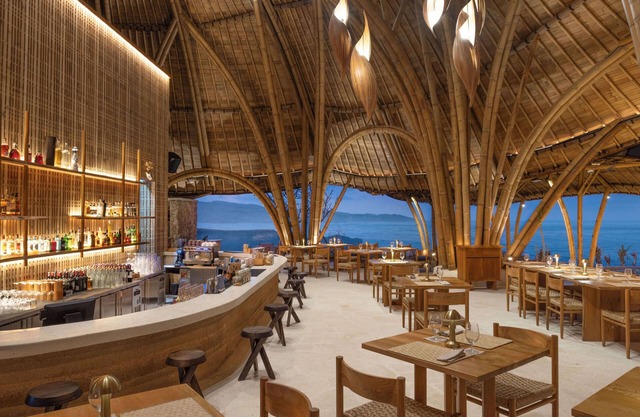 ARNA Suites and Ocean Lounge