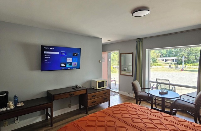 Arrowhead Inn by Baaman's