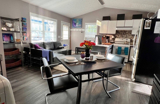 Artful and Cozy Cottage near Smoky Mtn Park in Waynesville, NC