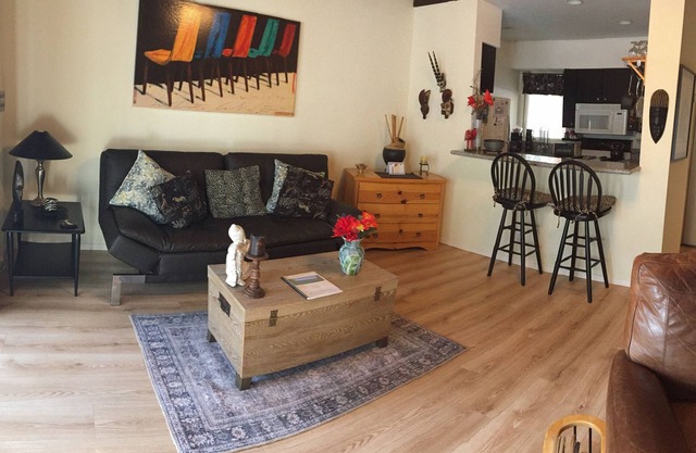 Artfully Decorated 2Br Condo With Air Conditioning