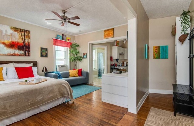 ★Artist Abode★King Bed★Fast WiFi★0.7mi↣KU Med★