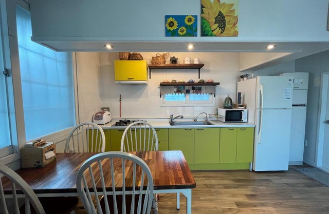 Artist and Flower Pension