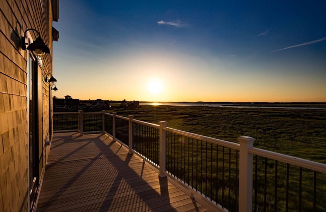 Artist's Perch: Expansive Marsh and Ocean Views, Luxury Home, Two Decks