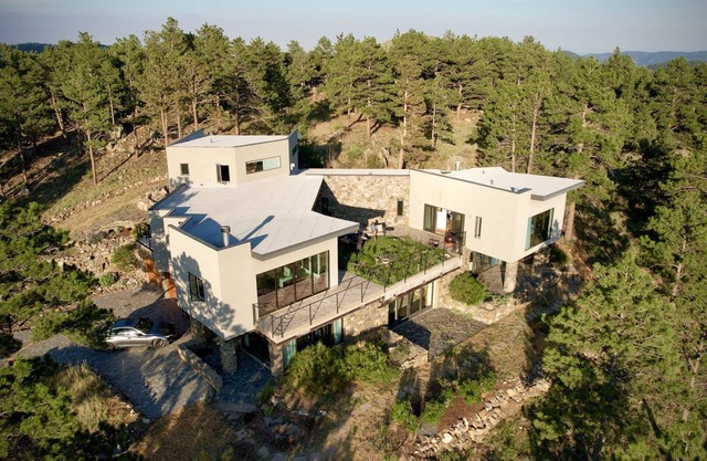 Artopia! Modern Luxury in the Foothills on 40 Acres - Mtn Biking & Skiing
