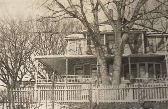 Arundel-Turn of the century spacious classic summer home