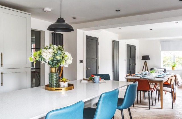 As Seen On TV ! Stunning, Virgin media, 6 cars, workspaces, high speed internet