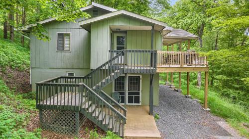 Ash Vale by AvantStay Spacious Deck w Views Ping Pong Table