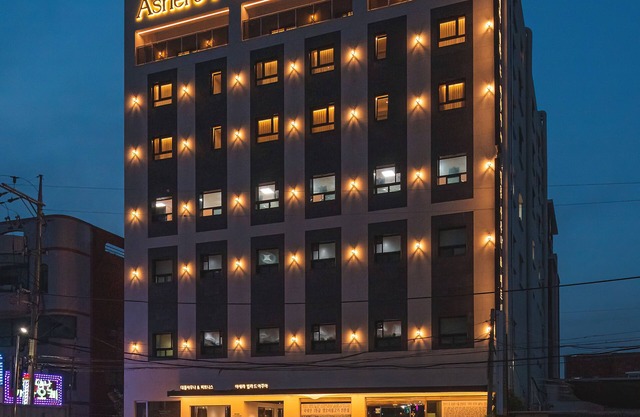 Asherah Villard Aqua Business Hotel