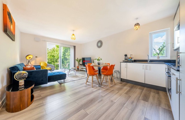 Ashview 8 - Heathrow - Business - Free Parking