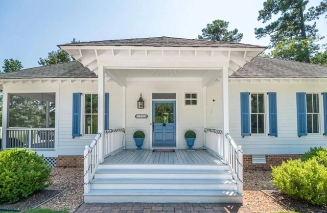 Ask about weekly discount - Oyster Shell cottage, with pool and dock!