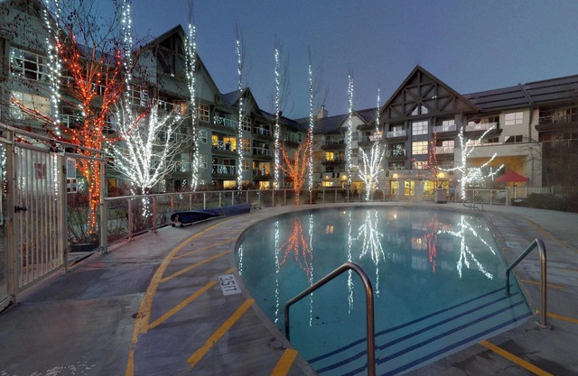 Aspen #120 Prime Ski-in Ski-out Location! Pool, Hot tubs, BBQ, sleeps 6