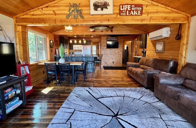 Aspen Cabin - Lost Land Lake Waterfront Getaway