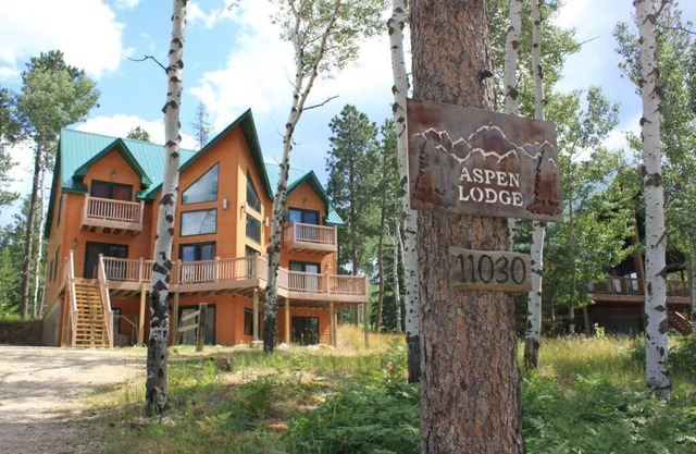Aspen Lodge-5 Bedroom, 5 Full Baths with Hot Tub!