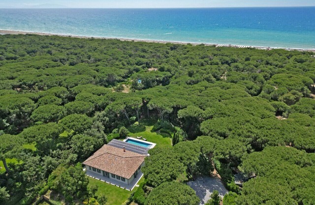 Astonishing beachfront villa with private garden