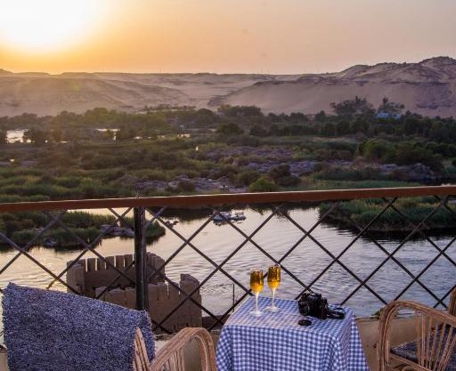 ASWAN NILE PALACE (swimming pool-rooftop-Nile view)
