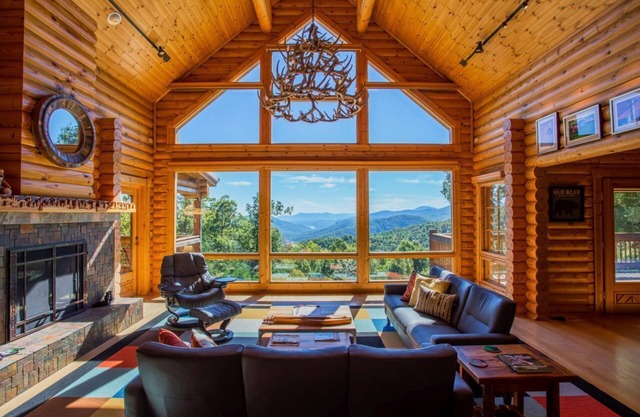 At Last Lodge | Beautiful 3BR Pet Friendly Log Home w/Hot Tub and Amenities!