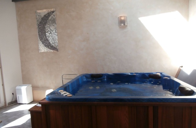 At the silver moon, Balneotherapy cottage in Dordogne