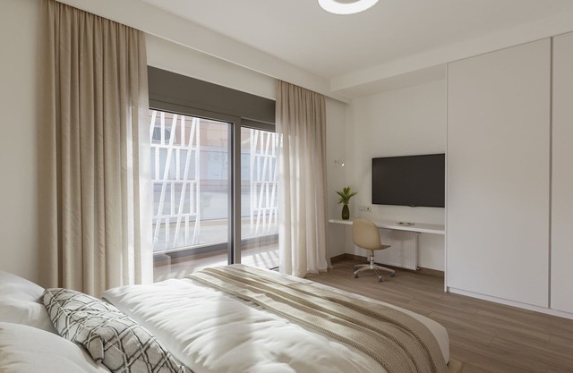 Athens Hill - Executive Apartment with Balcony